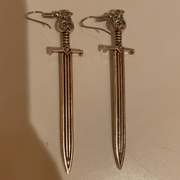 Jewelry - Silver cat sword earrings